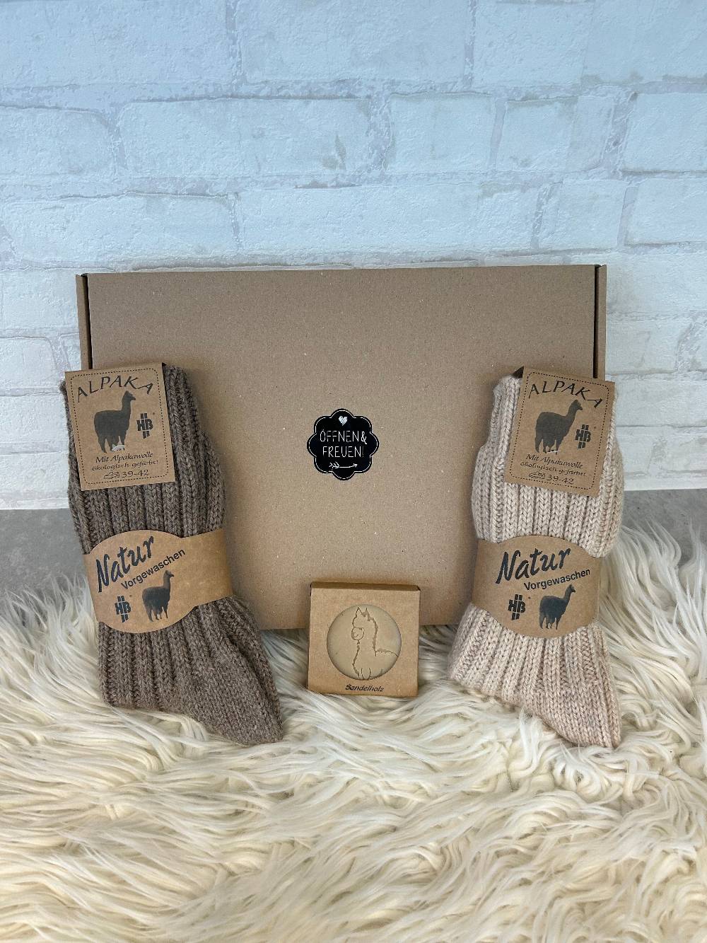KB Socken Geschenkbox direkt zum Verschenken - Alpaka Socken und Alpaka Seife Zeitbegrenzte Promotion