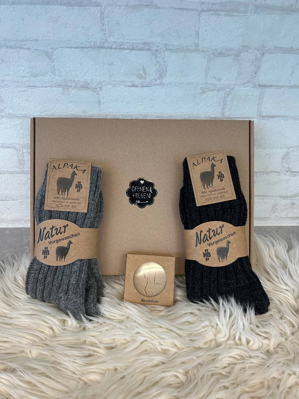 KB Socken Geschenkbox direkt zum Verschenken - Alpaka Socken und Alpaka Seife Zeitbegrenzte Promotion