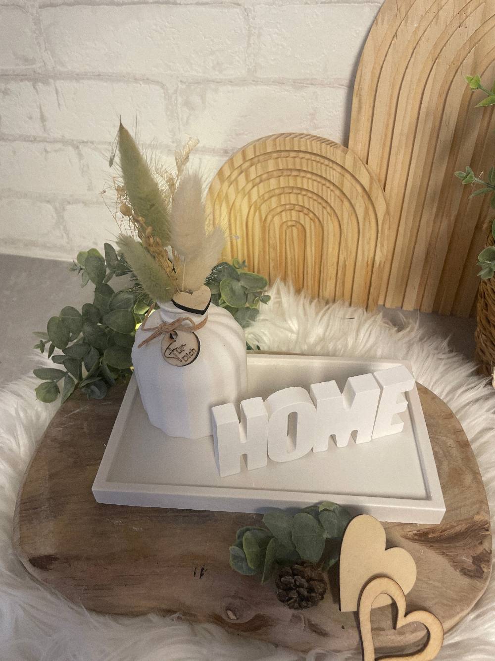 KB Socken Vase mit Trockenblumen auf Tablett mit Schriftzug " Home" Keraflott Formen Wohnakzente, Keramik,Wohndeko, Dekoratives Tablett Kostenloser Versand
