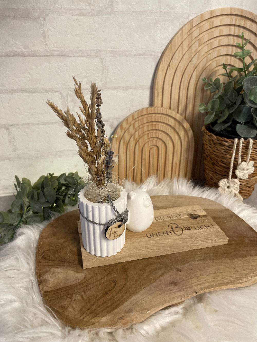 KB Socken Vase mit Bär auf Holztablett, Trockenblumen, Gravur, " Du bist unentbärlich," Geschenk Frau, Mitbringsel, Geschenke aus Holz und Keraflott Flash Sale