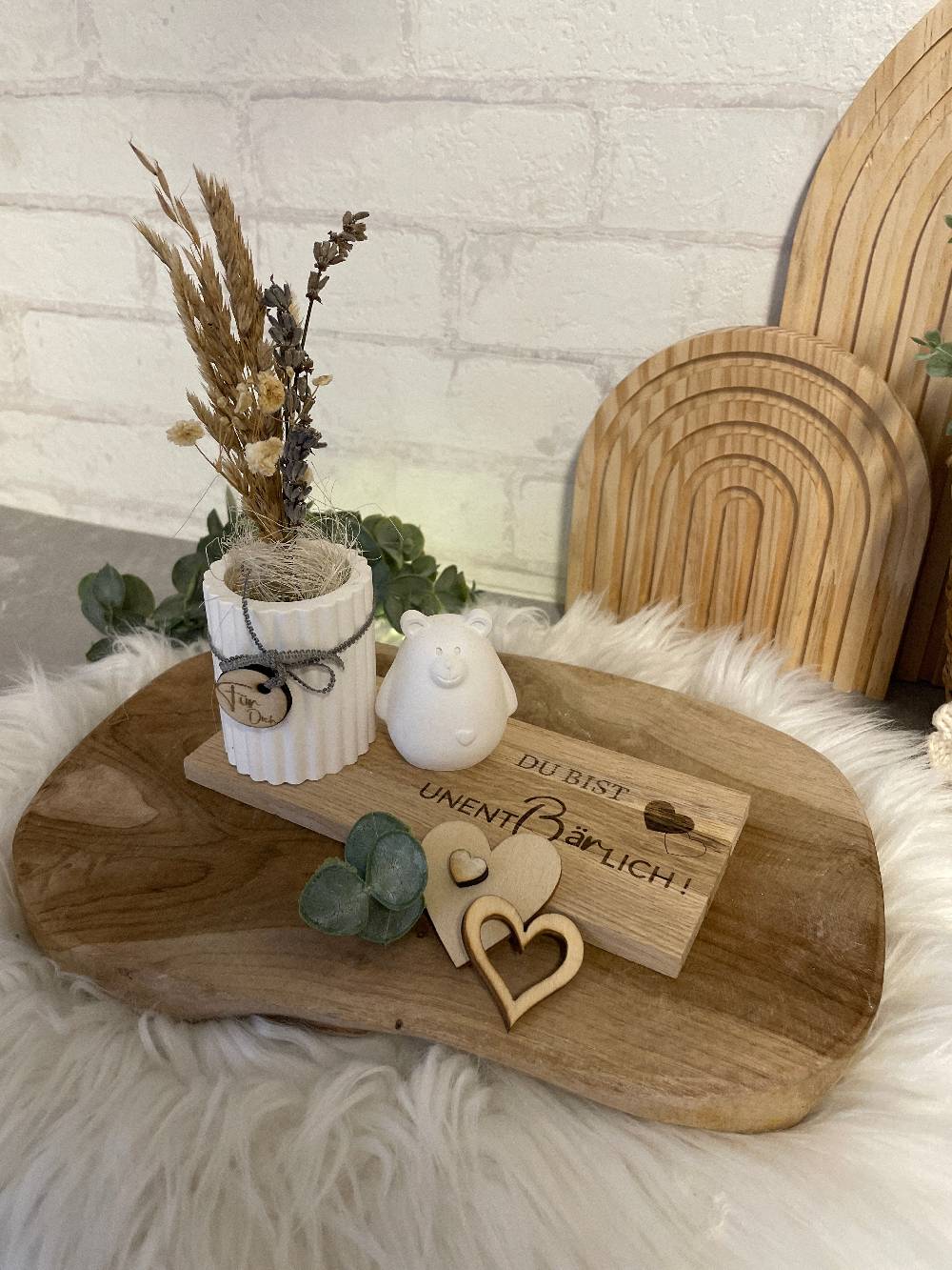 KB Socken Vase mit Bär auf Holztablett, Trockenblumen, Gravur, " Du bist unentbärlich," Geschenk Frau, Mitbringsel, Geschenke aus Holz und Keraflott Flash Sale