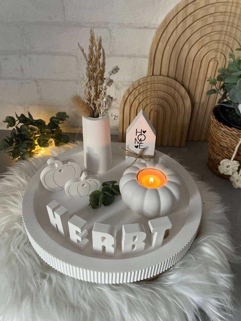 KB Socken Herbst Teller Set rund mit Kürbisse, Vase, Trockenblumen und Buchstaben "Herbst" Beton Kerafkott, Deko Wohnzimmer, Geschenk, Mitbringsel Begrenztes Angebot