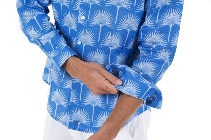 HERREN Leinenhemd Palme in himmelblau Im Verkauf