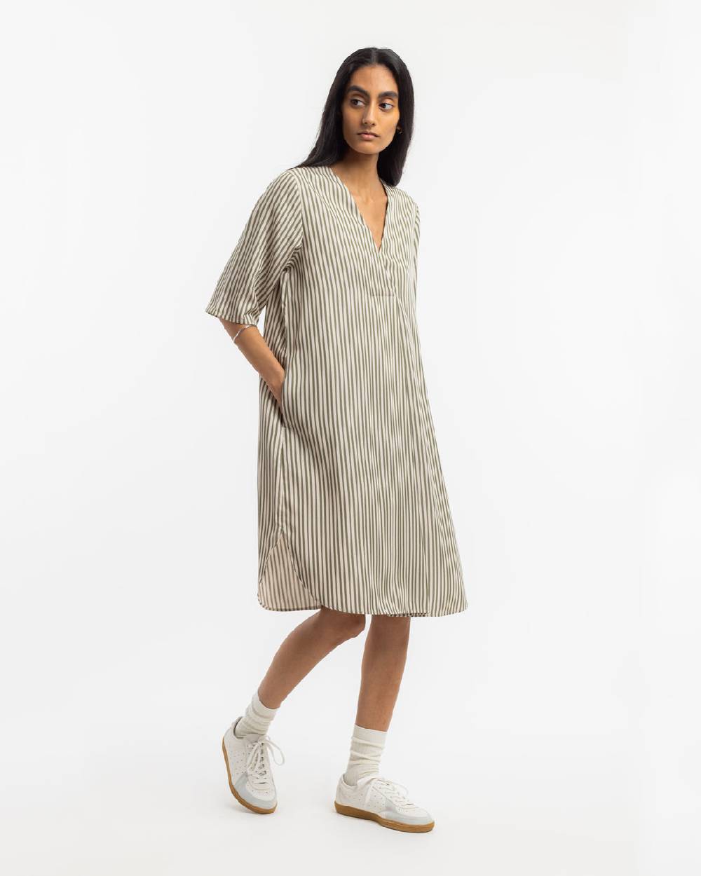 Rotholz Kaftan Kleid aus Lyocell - Oliv Gestreift Verkauf