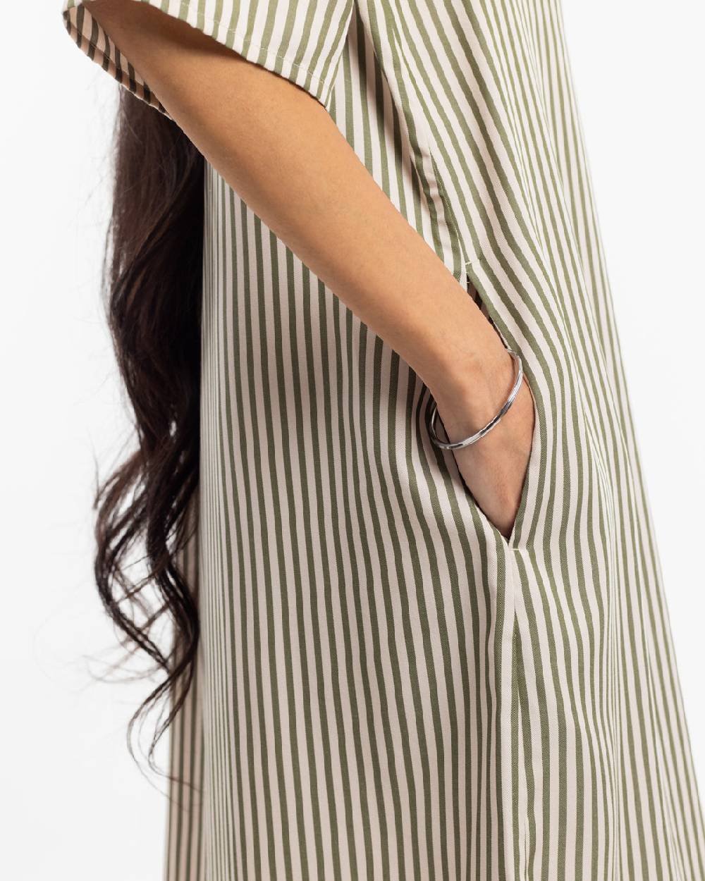 Rotholz Kaftan Kleid aus Lyocell - Oliv Gestreift Verkauf