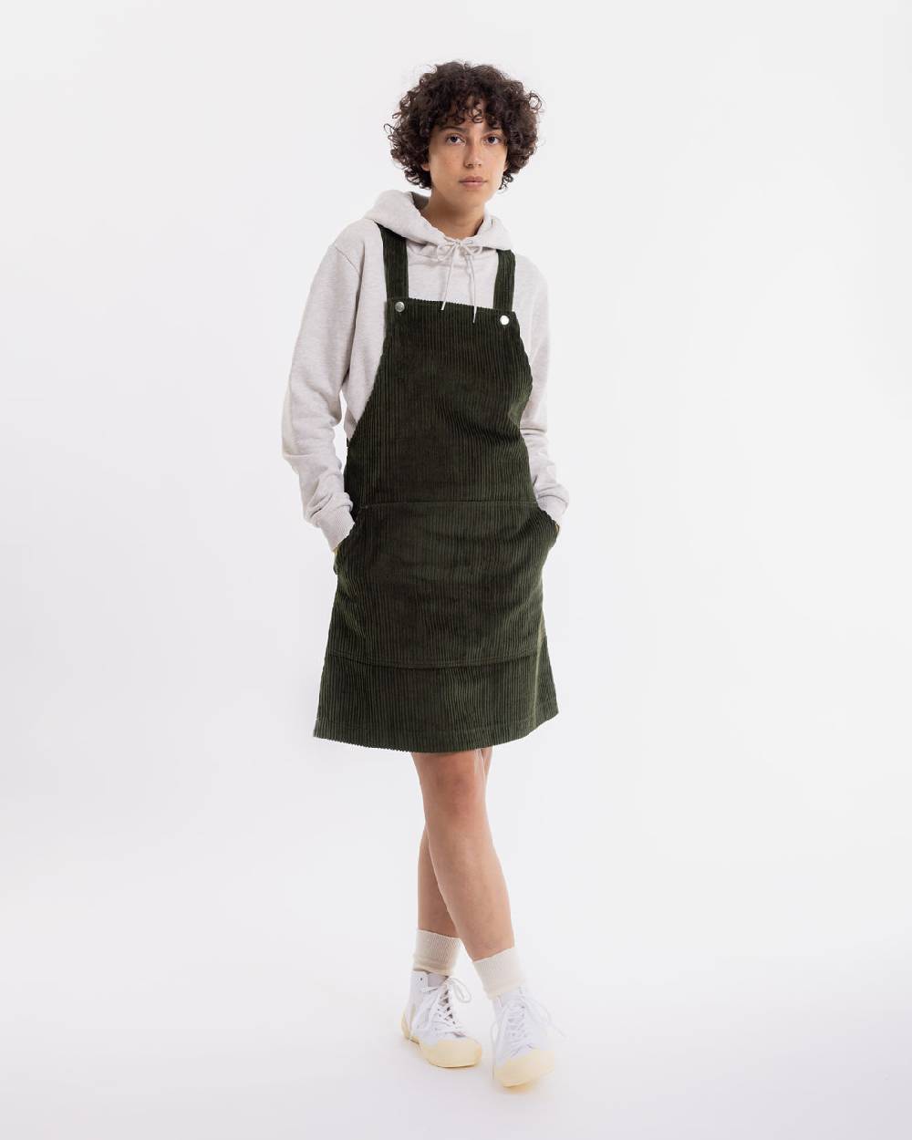 Rotholz Latzkleid aus Bio Cord Oliv Neueste Stile